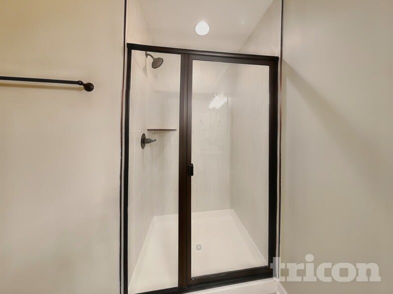 Building Photo - 220 Signature Pl