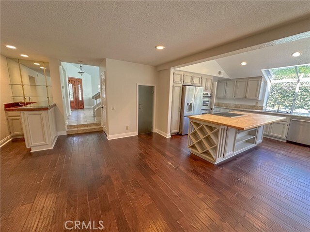 Building Photo - 26595 Sierra Vista
