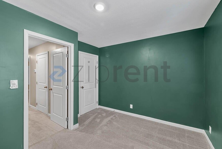 Building Photo - Unit