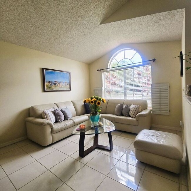 Building Photo - 3 Bdrm 2 Bath With Office in Waterford Lak...