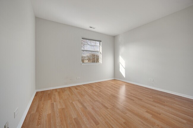 Building Photo - 93 N Victoria Ln