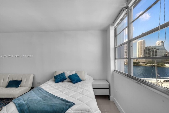Building Photo - 801 Brickell Bay Dr