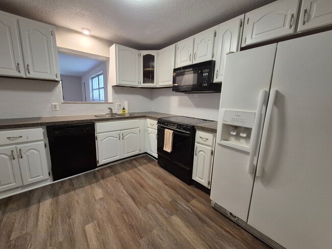 Building Photo - Welcome home