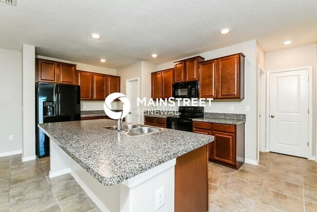 Building Photo - 6 Bedroom Pet-Friendly Home in RIVERVIEW, FL with Main Street Renewal