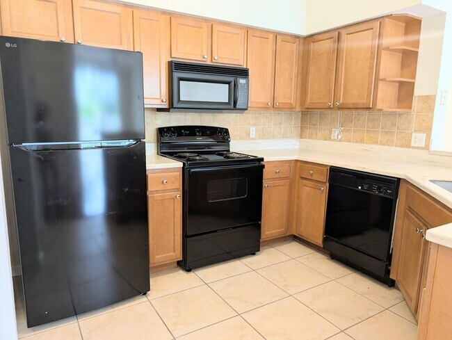 Building Photo - 3210 Myrtlewood Cir E