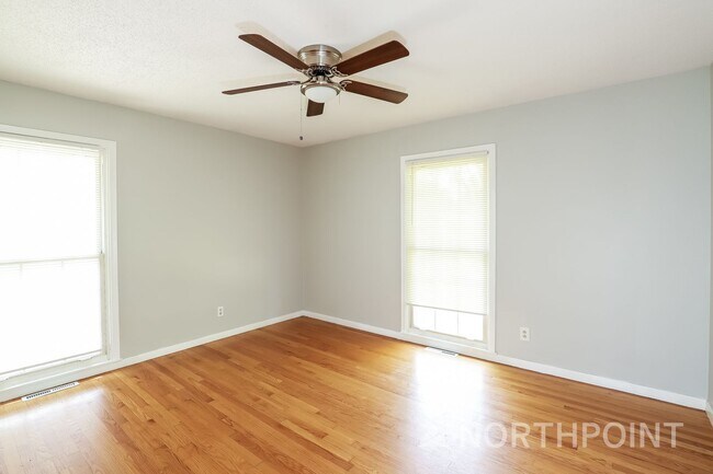 Building Photo - 3 BR/2BA | Newly Renovated Single Family Home |  2 Car Garage | Large Subbasement