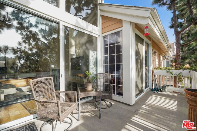 Building Photo - 4338 Redwood Ave