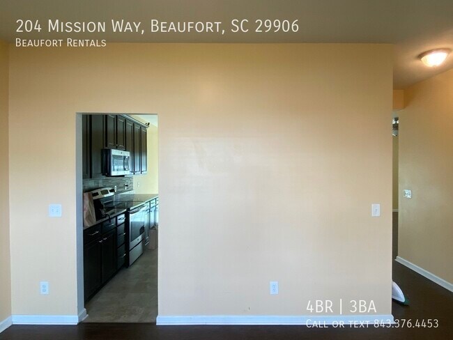 Building Photo - 204 Mission Way
