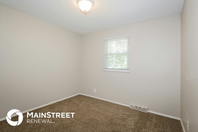 Building Photo - 4312 Oakcrest Dr