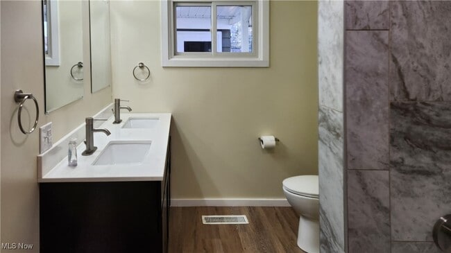 Building Photo - 9315 Glenwood Trail