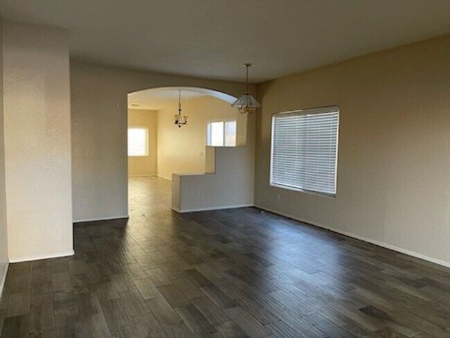 Building Photo - 4 bedroom 2 bath in Goodyear