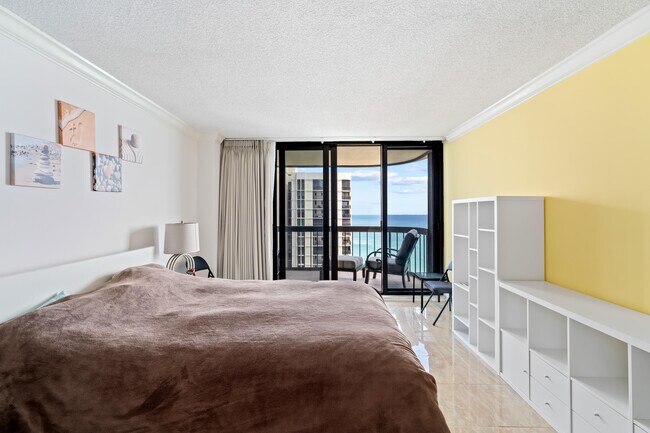 Building Photo - 5380 N Ocean Dr