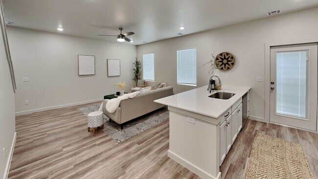 Building Photo - Luxury 3 Bedroom 2.5 Bathroom Townhome in Piedmont Schools (Neighborhood Park)