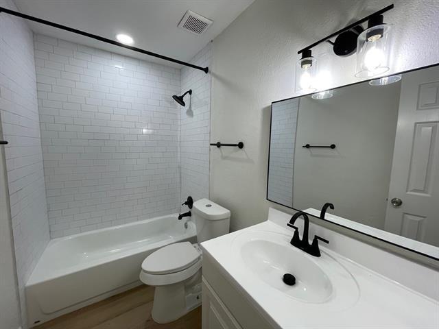 Building Photo - 208 Hosack St