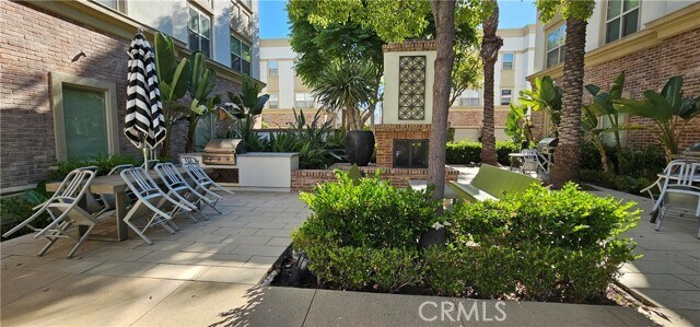 Building Photo - 401 S Anaheim Blvd
