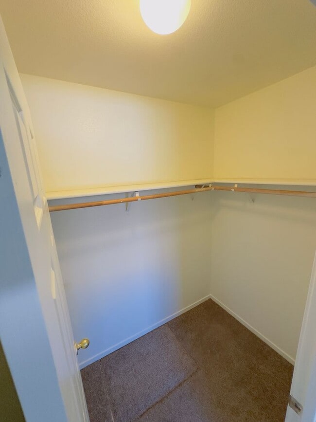 Building Photo - Cozy near Golf Course, lvp flooring, low m...