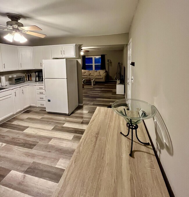 Building Photo - 618 Dogwood Dr