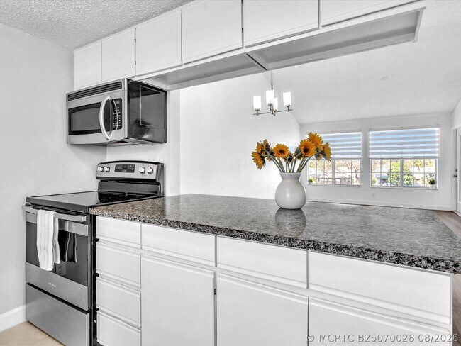 Building Photo - 6284 La Costa Dr