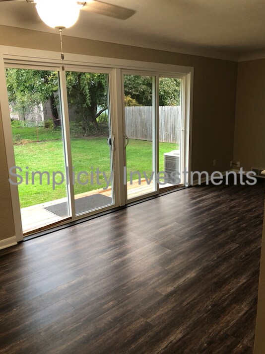 Building Photo - 707 25th St SE