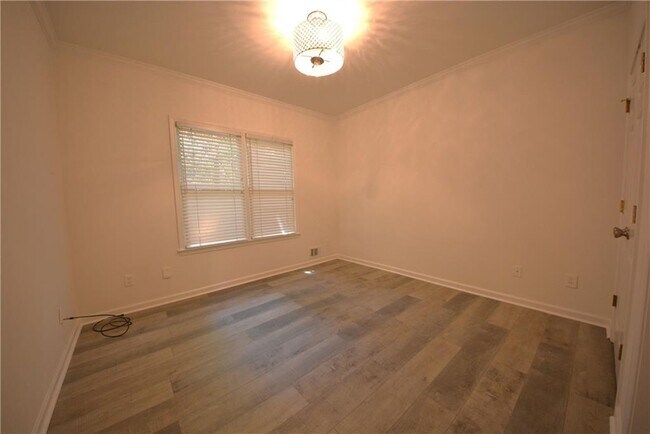Building Photo - 135 Brightmore Way