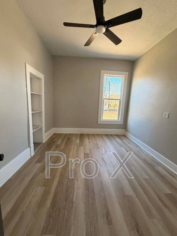 Building Photo - 1230 W 9th St