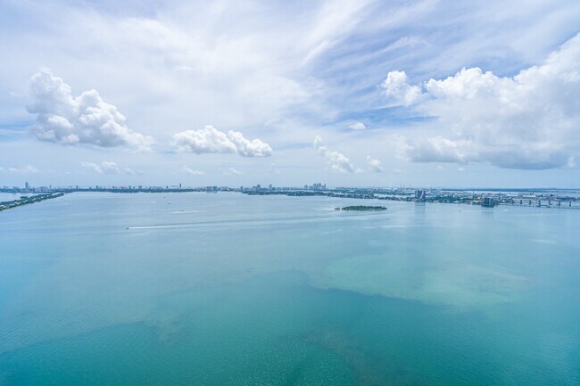 Building Photo - 3131 NE 7th Ave