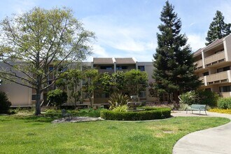 Building Photo - Great location near San Antonio Center shopping, convenient commute, Los Altos Schools