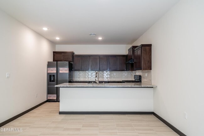 Building Photo - 8945 Robert Dr