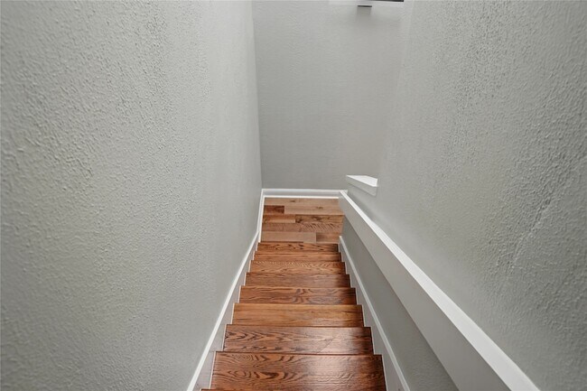 Building Photo - 102 Litchfield Ln