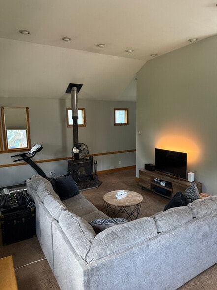 Building Photo - 103 Maple Ave