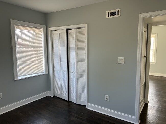 Building Photo - 2367 Cascade Rd