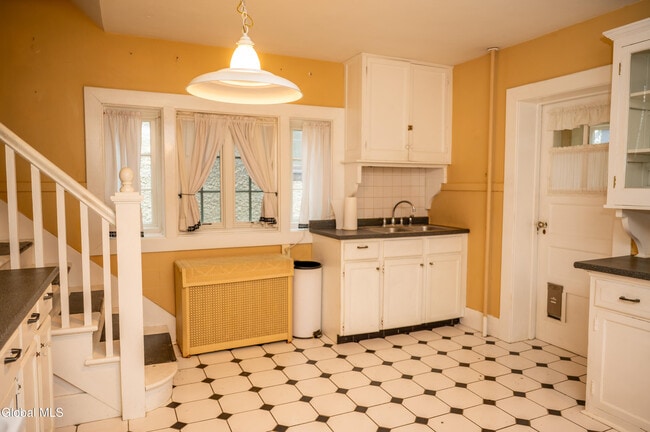 Building Photo - 1347 Union St