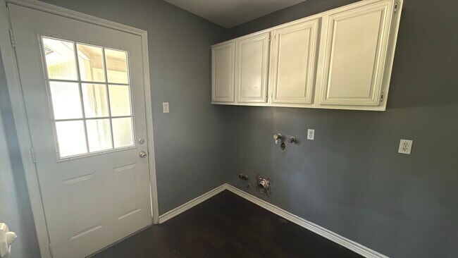 Building Photo - 2815 Woodland Grove Dr