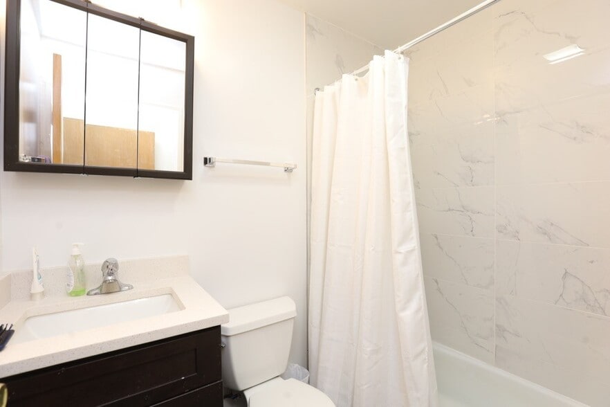 Building Photo - 520 Aldine