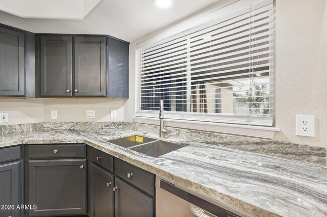 Building Photo - 9941 W Tonopah Dr