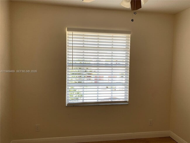 Building Photo - 3338 Lakeside Dr