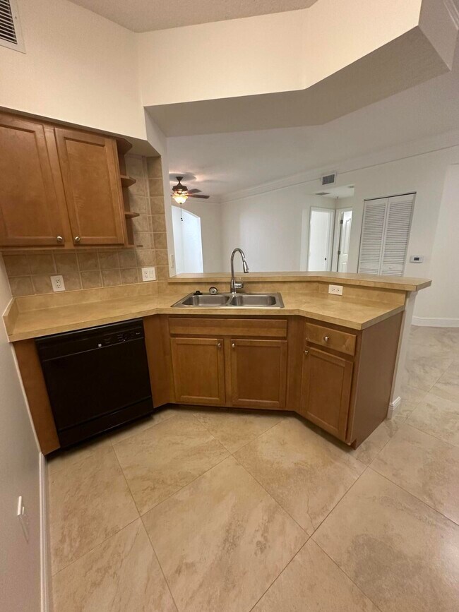 Building Photo - 9901 Baywinds Blvd
