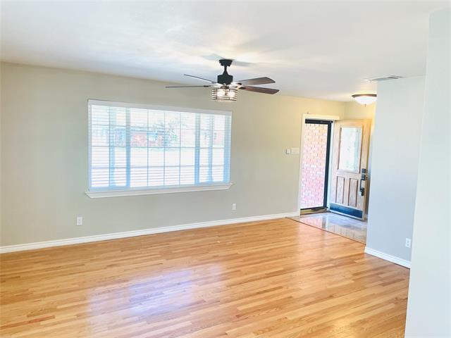 Building Photo - 534 E Spring Valley Rd