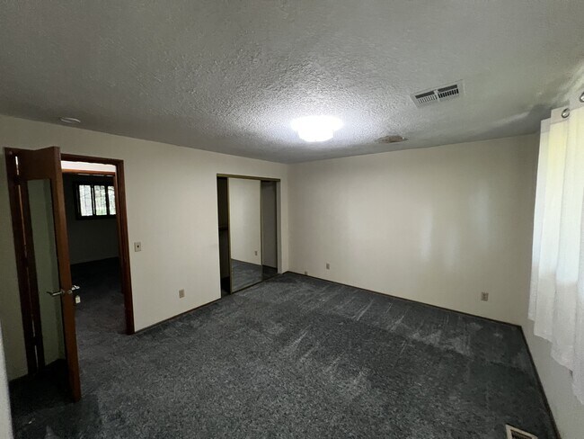 Building Photo - 88494 Ellmaker Rd