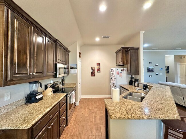 Building Photo - Stunning 3 Bed 2 Bath in Flint!