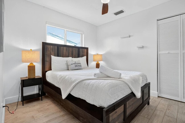 Building Photo - 6660 Custer St