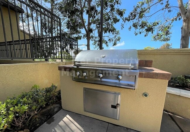 Building Photo - ***Gorgeous 2 bed / 2.5 bath / 1,202 sqft Townhome in Carmel Valley - Available NOW***