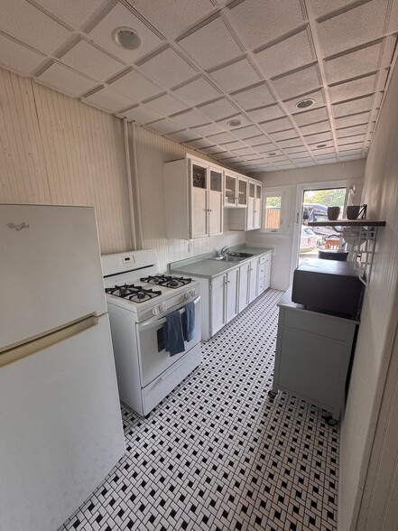Building Photo - 456 S Greenwich St