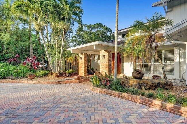 Building Photo - 2120 SW 28th Way