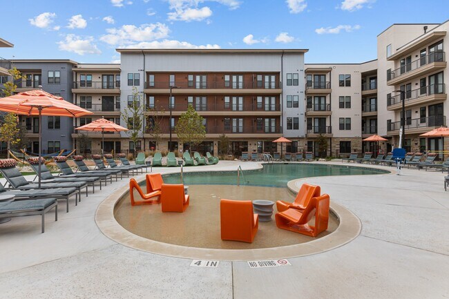 Building Photo - 2210 Lynnbrook Dr