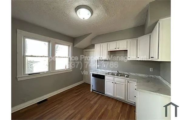 Building Photo - 1813 E 30th St