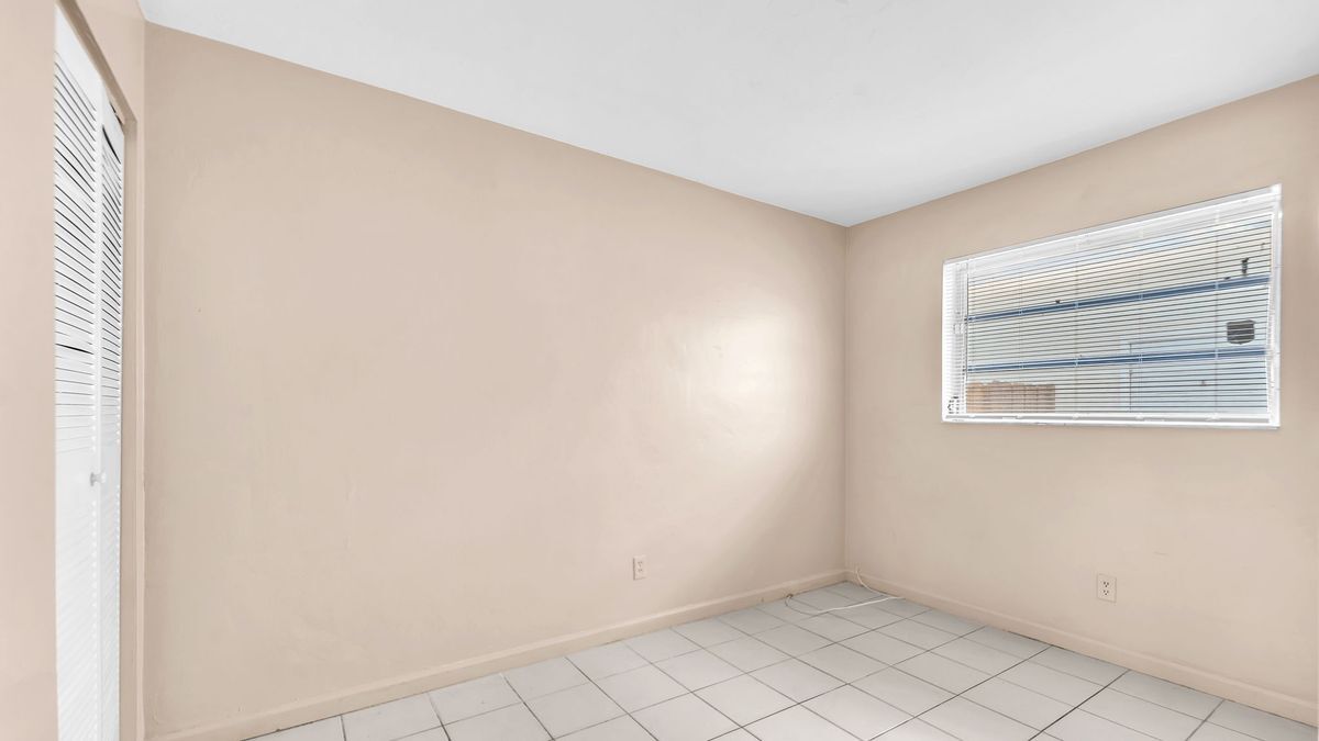 Building Photo - 6116 SW 39th St