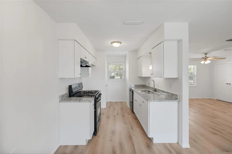 Building Photo - 3536 Softcloud Dr