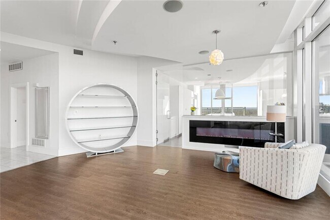 Building Photo - 3338 Peachtree Rd NE