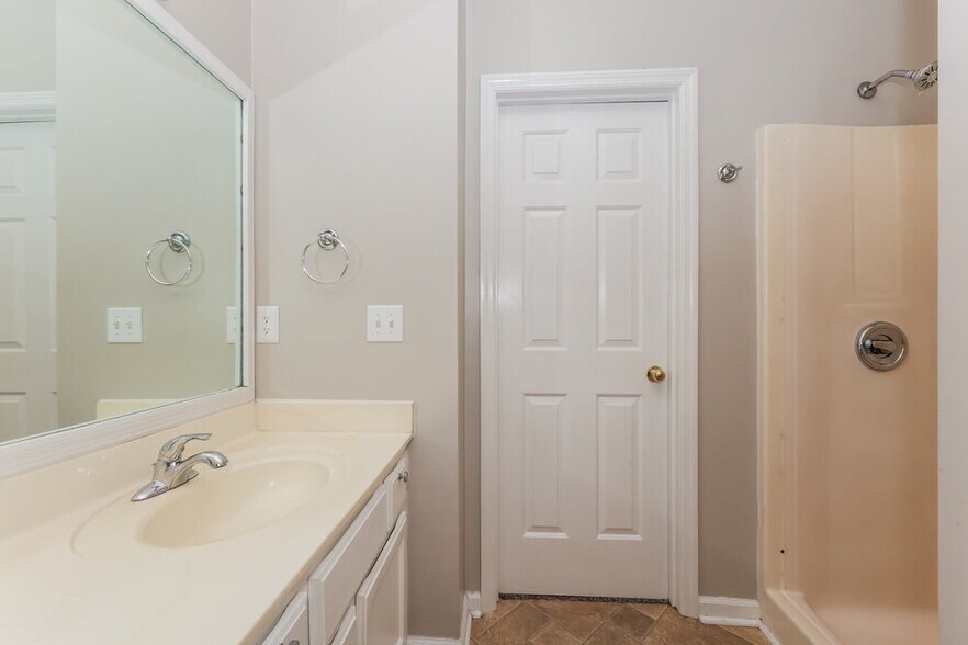 Building Photo - 5120 Pebble Creek Dr